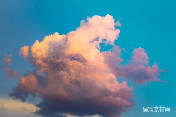 高清摄影 夕阳下云层的梦幻色彩
