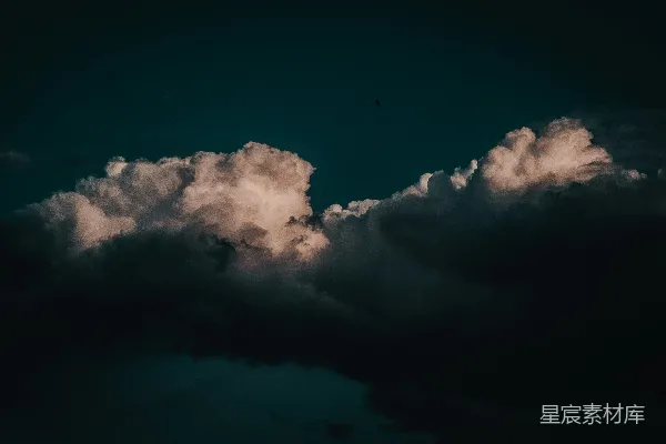 高清摄影 夜幕下的云与星