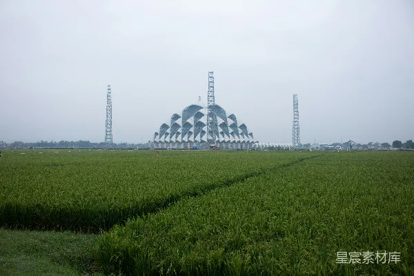 高清摄影 田野中的现代建筑