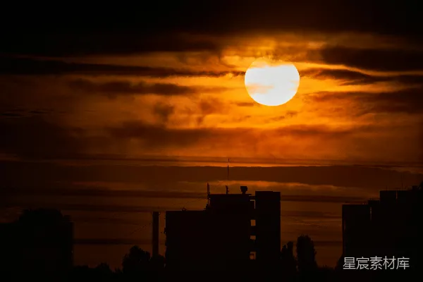 高清摄影 夕阳余晖下的城市剪影