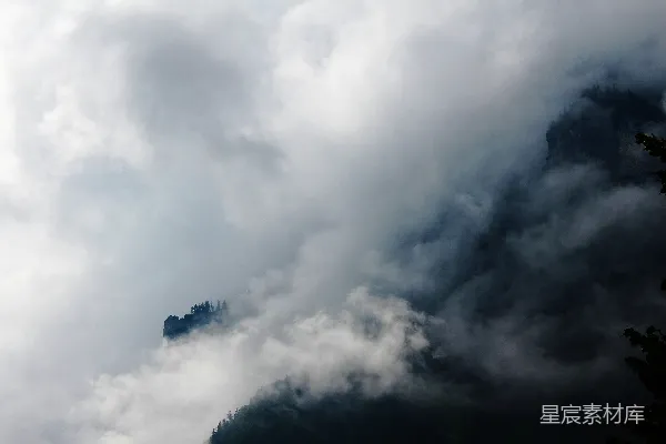 高清摄影 云雾缭绕的山峰