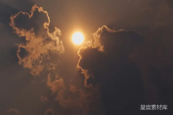 高清摄影 云层中的夕阳
