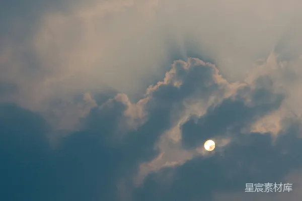 高清摄影 夕阳下的云朵