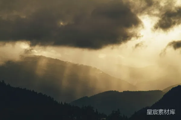 高清摄影 云雾缭绕的山峰