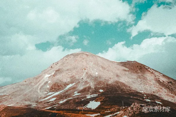 高清摄影 雪山下的宁静自然