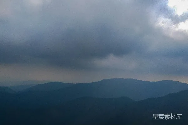 高清摄影 山峦与云层