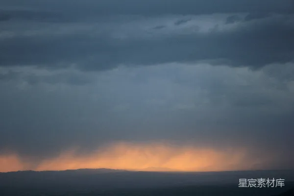 高清摄影 日落时的雨幕