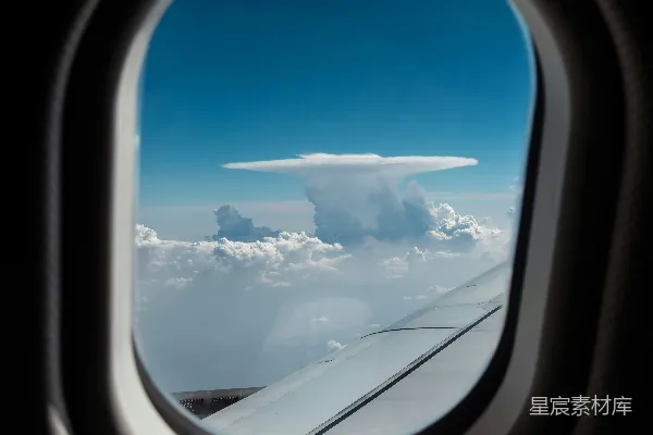高清摄影 空中视角：云海与翅膀