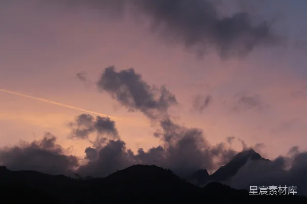 高清摄影 日落时分的山间云彩