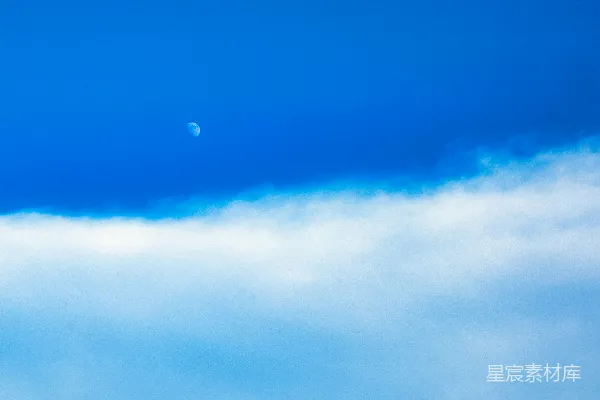 高清摄影 云海中的月牙