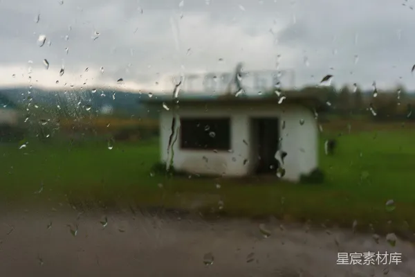 高清摄影 雨中窗外的家