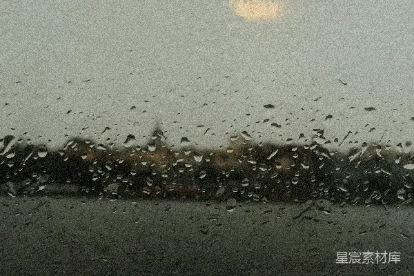 高清摄影 雨天玻璃上的水滴