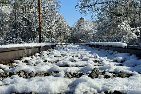 高清摄影 冬日铁轨上的雪景