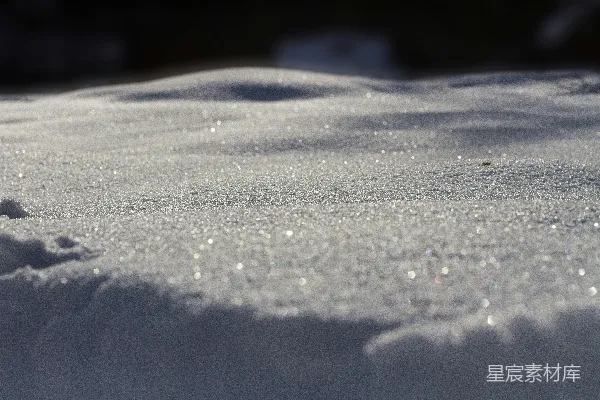 高清摄影 阳光下的雪地闪烁