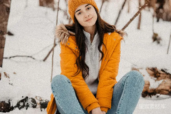 高清摄影 冬日雪地里的温暖时光