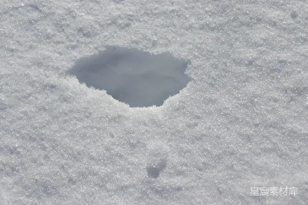 高清摄影 雪地中的脚印