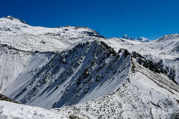 高清摄影 雪山之巅的壮丽景色