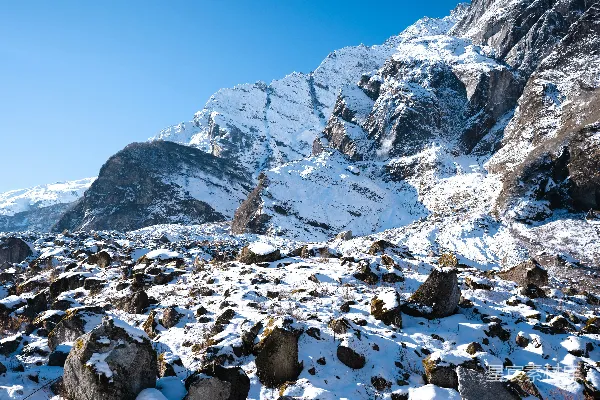 高清摄影 雪山下的岩石