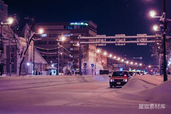 高清摄影 冬夜积雪中的城市街景