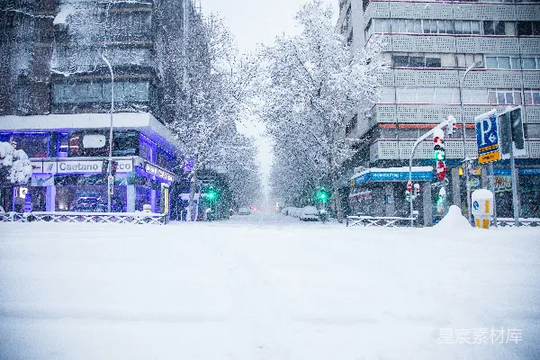 高清摄影 雪中的城市街道