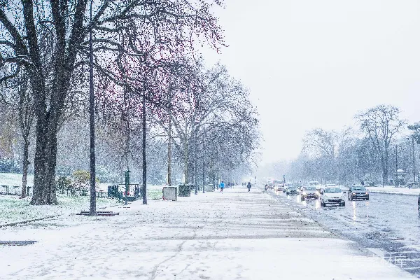 高清摄影 雪中的城市街道