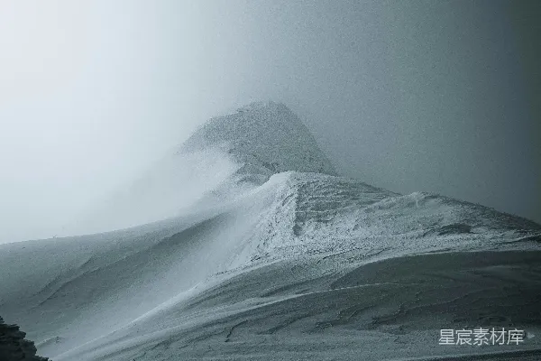 高清摄影 雪中的山峰