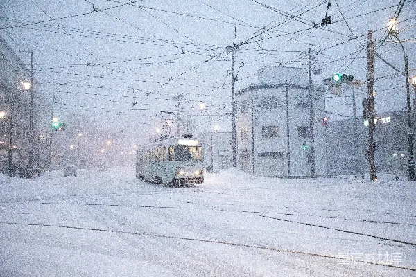 高清摄影 雪中的电车