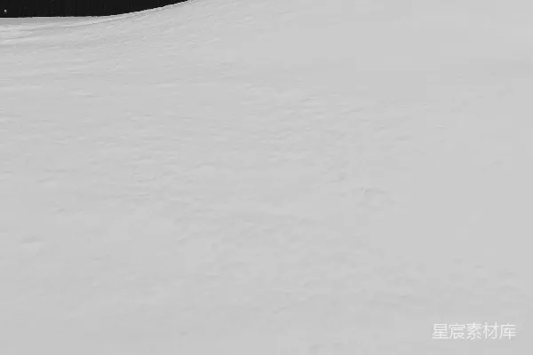 高清摄影 雪堆与黑色背景