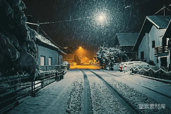 高清摄影 雪夜中的宁静小径