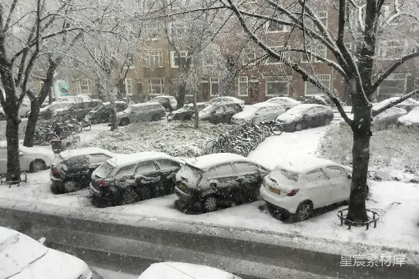 高清摄影 冬日雪景中的城市街道