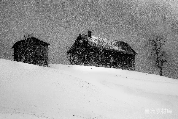 高清摄影 冬日雪景中的木屋