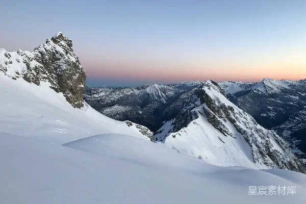 高清摄影 雪域巅峰的日落
