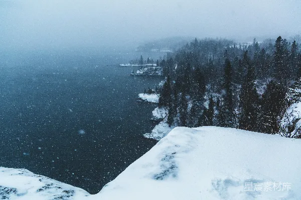 高清摄影 冬日湖畔雪景