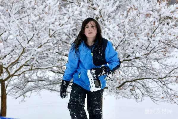高清摄影 雪地里的童年时光