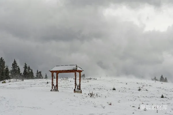 高清摄影 雪地里的木制亭子