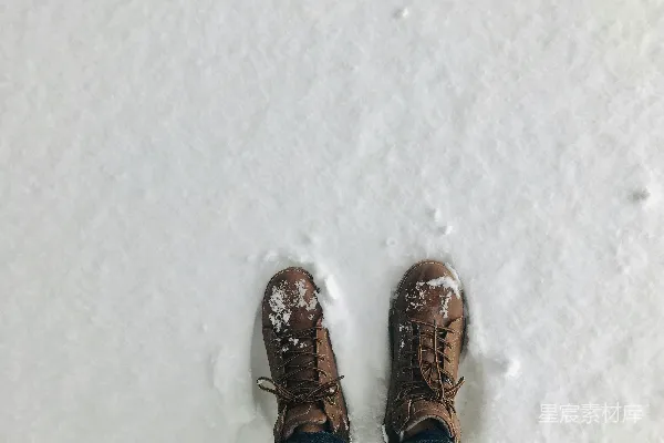 高清摄影 雪地中的靴子