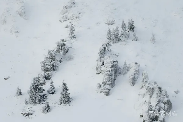 高清摄影 雪后的山间岩石