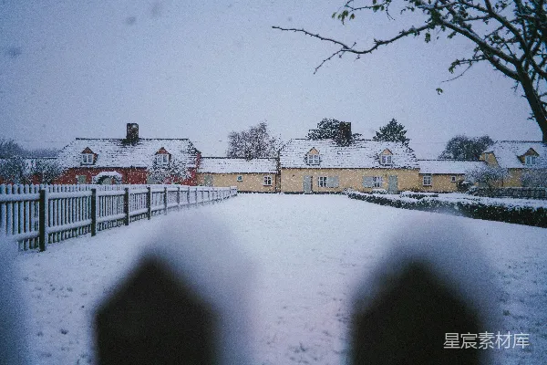 高清摄影 冬日雪景中的乡村小屋