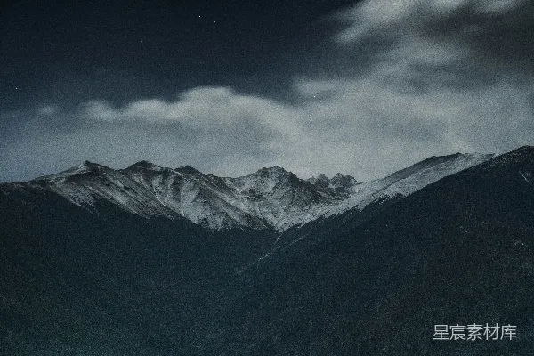 高清摄影 夜幕下的雪山