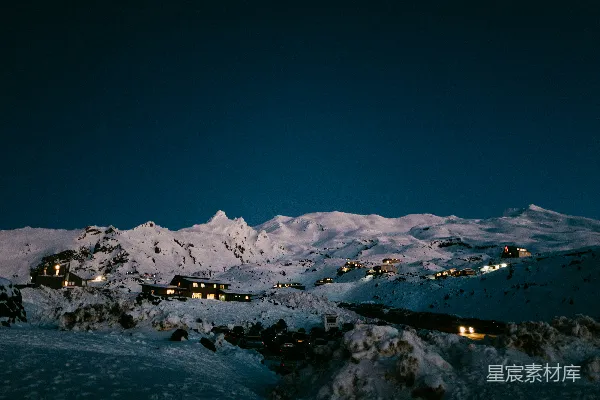 高清摄影 雪地夜景中的小村庄