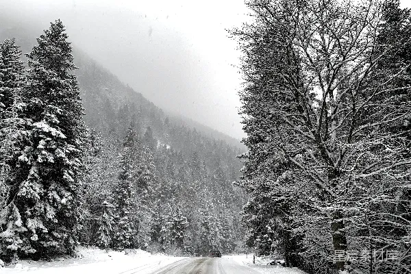 高清摄影 雪中的山路
