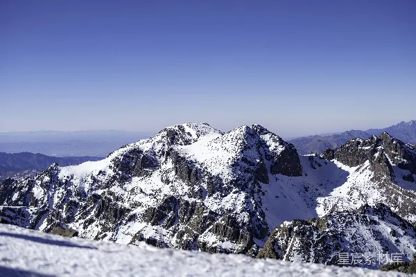 高清摄影 雪山之巅的壮丽景色