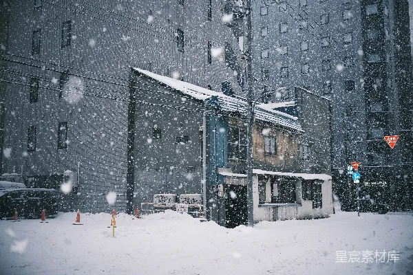 高清摄影 冬日雪景中的城市角落