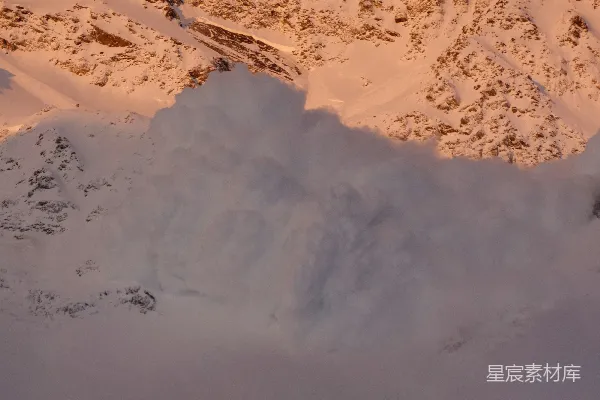 高清摄影 雪峰与直升机