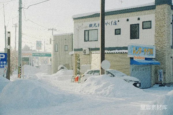 高清摄影 冬日积雪中的小镇