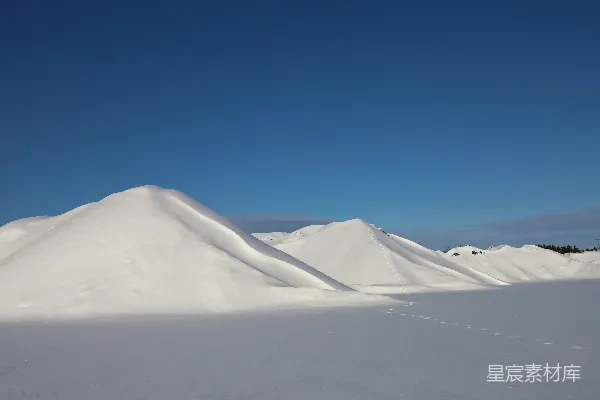 高清摄影 雪地中的足迹