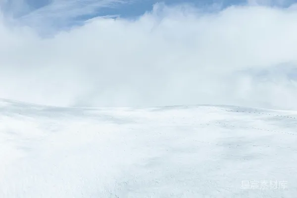 高清摄影 雪地与云层