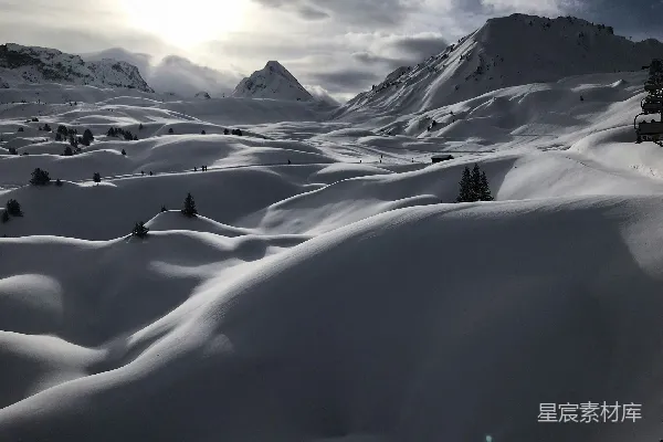 高清摄影 冬日雪景下的山峦