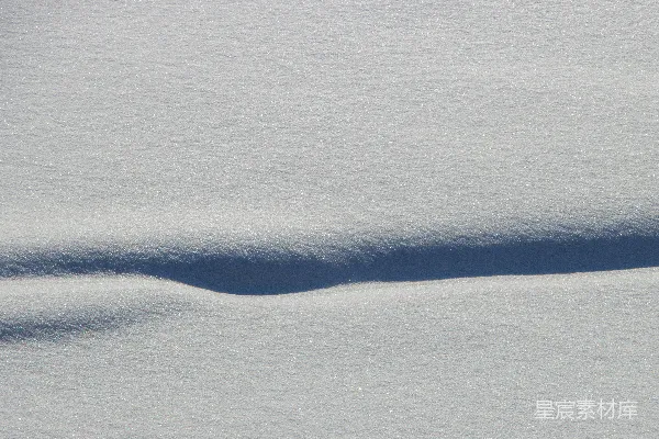 高清摄影 雪地中的阴影曲线