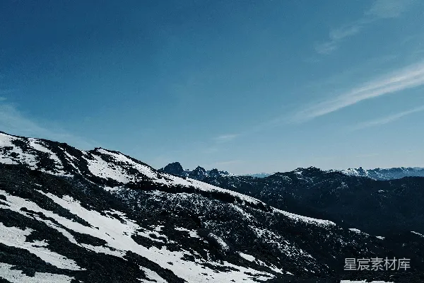 高清摄影 雪山下的宁静